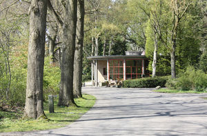 het theehuis op begraafplaats Selwerderhof. Een warme en sfeervolle plek voor begraafplaatsbezoekers