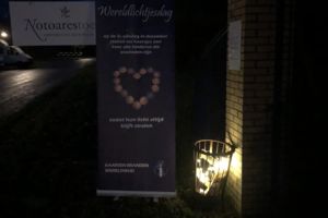 bij de tuinpoort van de Notoarestoen