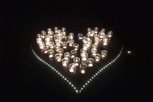 Hart met kaarsjes, na afloop van de lichtjesavond