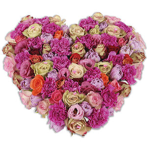 rouwbloemen in de vorm van een hart, in roze tinten
