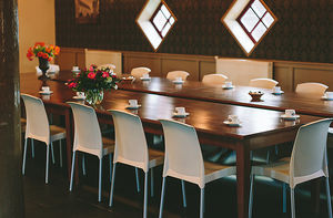 een gedeelte van de zaal van eetcafé Beuving in Baflo