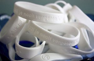 als troost: een armbandje voor jongeren en kinderen