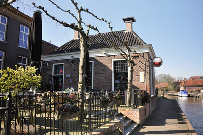 Eetcafe J&A, Hoofdstraat W2B in Winsum