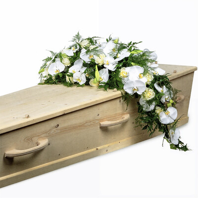 rouwstuk van 180 cm groot uit het bloementhema Sereen en Klassiek