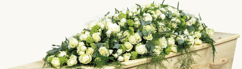 kistbedekkend rouwstuk van witte rozen uit het bloementhema Zachte Gedachten