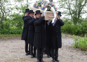 de dragersgroep van Uitvaartzorg van Stad tot Wad
