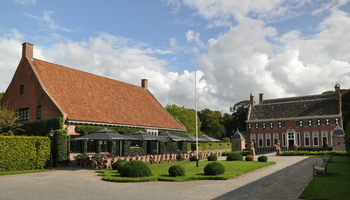 t Schathoes Menkemaborg in Uithuizen